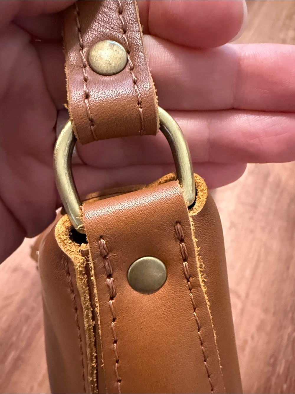 Portland Leather Koala Crossbody Medium Honey - Picture 6 of 12